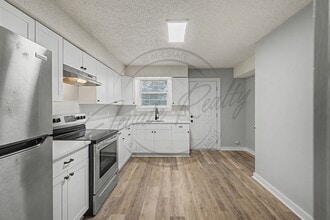 Building Photo - Two Bedroom Ranch in North Nashville - 1/2 Off First Months Rent!