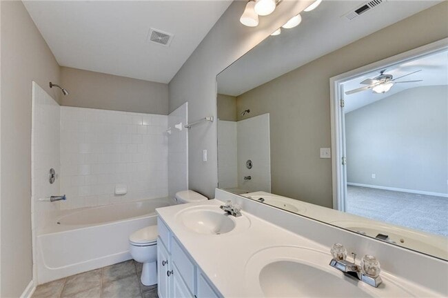Building Photo - 4020 Edgecomb Dr