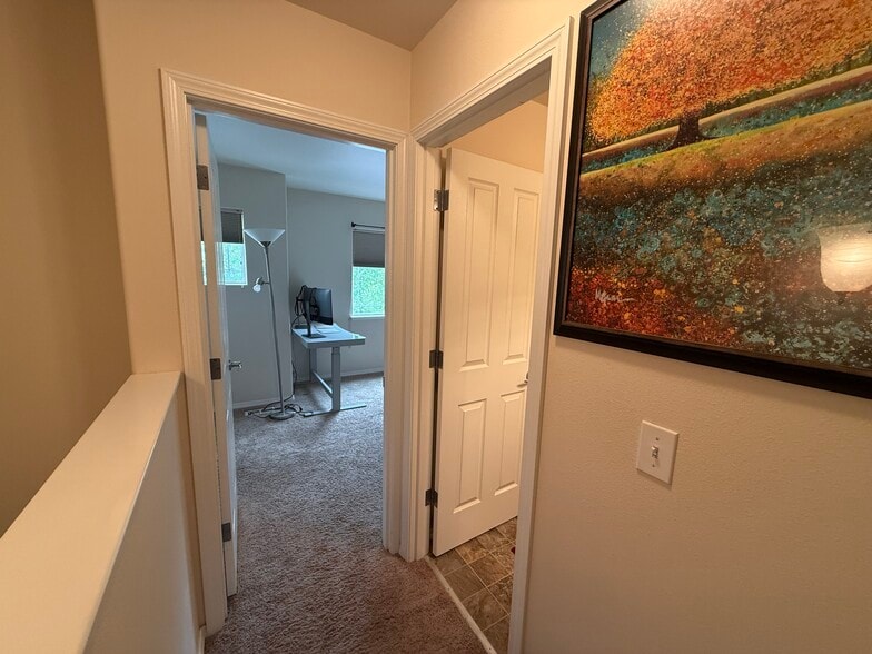 Upstairs Hallway 04 - 4586 Campbell Park Loop