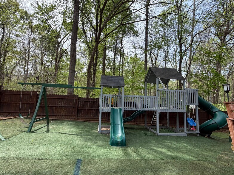 Building Photo - 3246 Woodside Ave