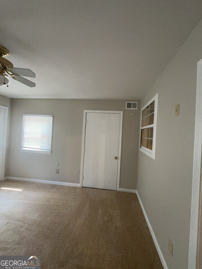 Building Photo - 3761 Windsor Cir