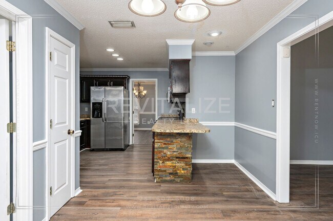 Building Photo - Creole Style 3 Bed 2.5 Bath Home on Oversized Lot