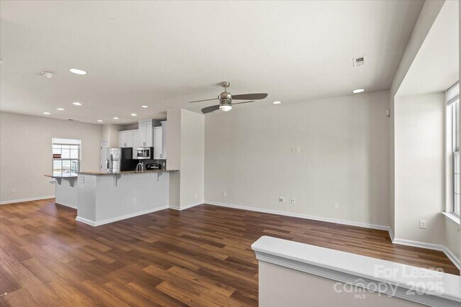 Building Photo - 3323 Major Samuals Way