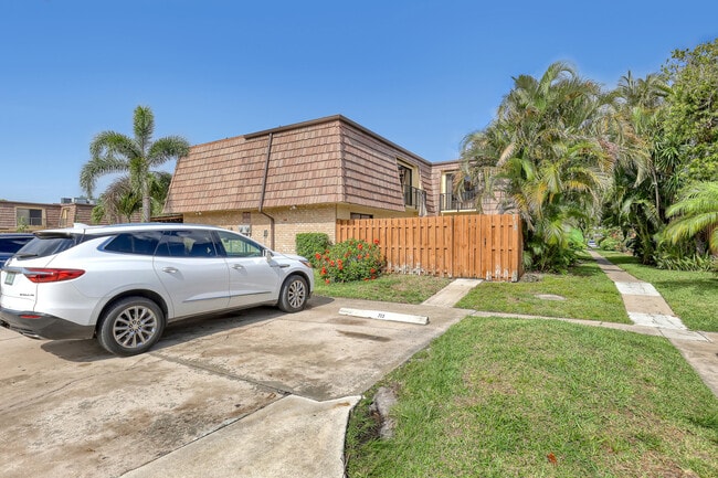 Building Photo - 712 Springdale Cir