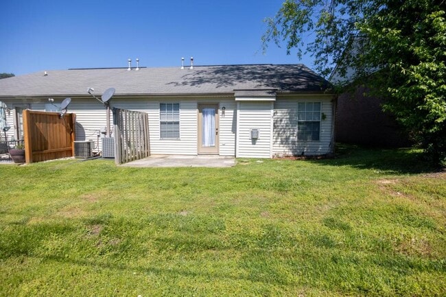 Building Photo - 130 Hawthorne Oaks Way