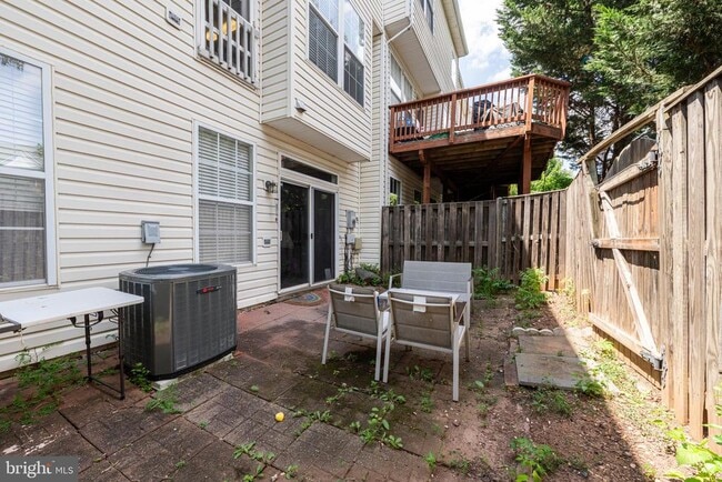 Building Photo - 2619 Logan Wood Dr