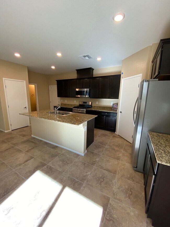 Building Photo - Spacious Townhouse with Loft & Rare 3-Car Garage!