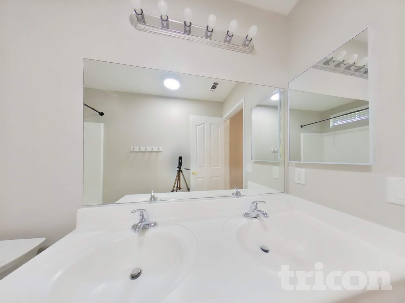 Building Photo - 33558 Iris Ln