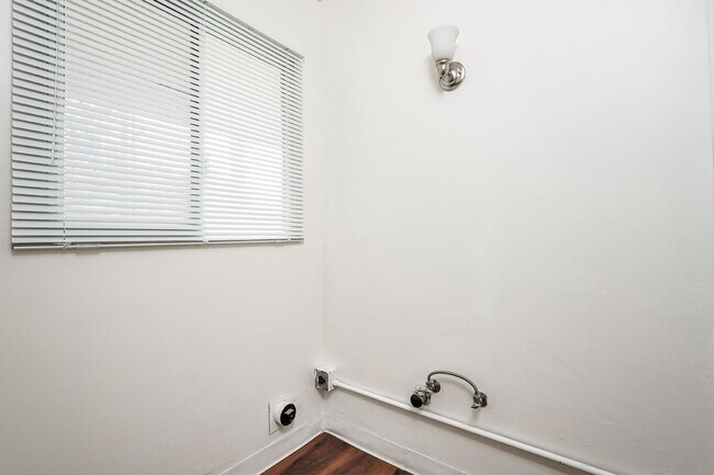 Building Photo - ora125