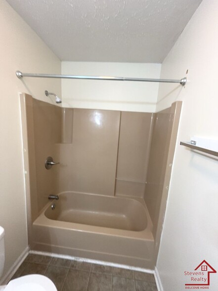 Building Photo - 419 Oriole Dr