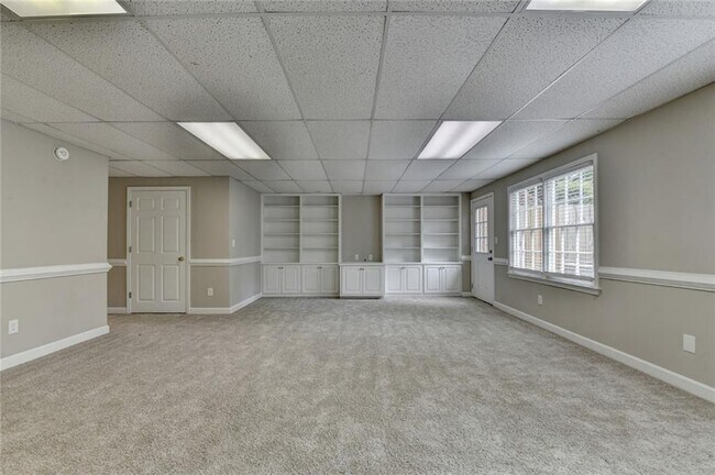 Building Photo - 10665 Wren Ridge Rd