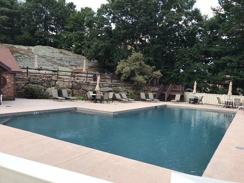 Pool - 3 Roxbury Ln