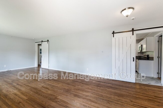 Building Photo - 321 Sarvis Dr