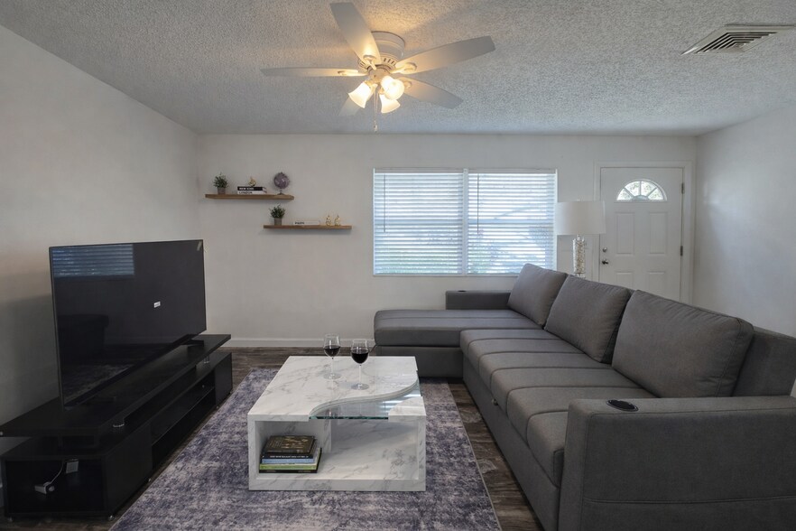 Building Photo - 1820 Martin St