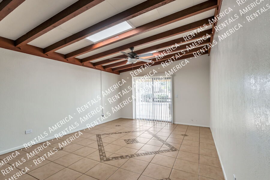 Building Photo - 5111 E Peach St
