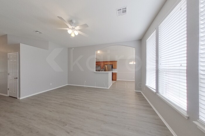 Building Photo - 113 Great Oaks Dr