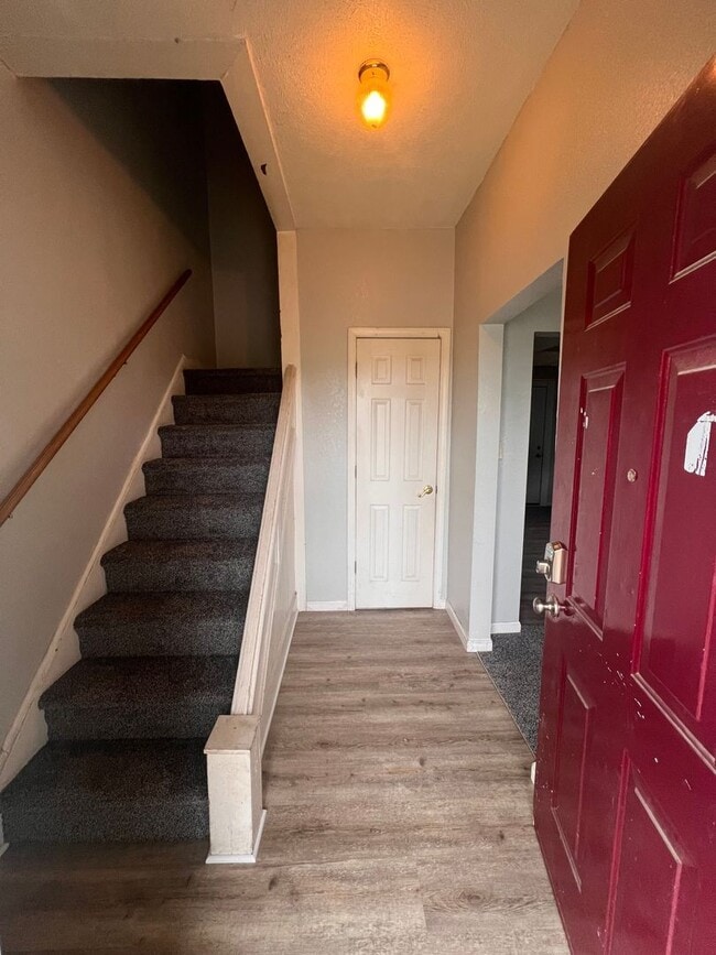 Building Photo - Preleasing for August 2026! 2 Bedrooms Home located in Downtown Muncie!