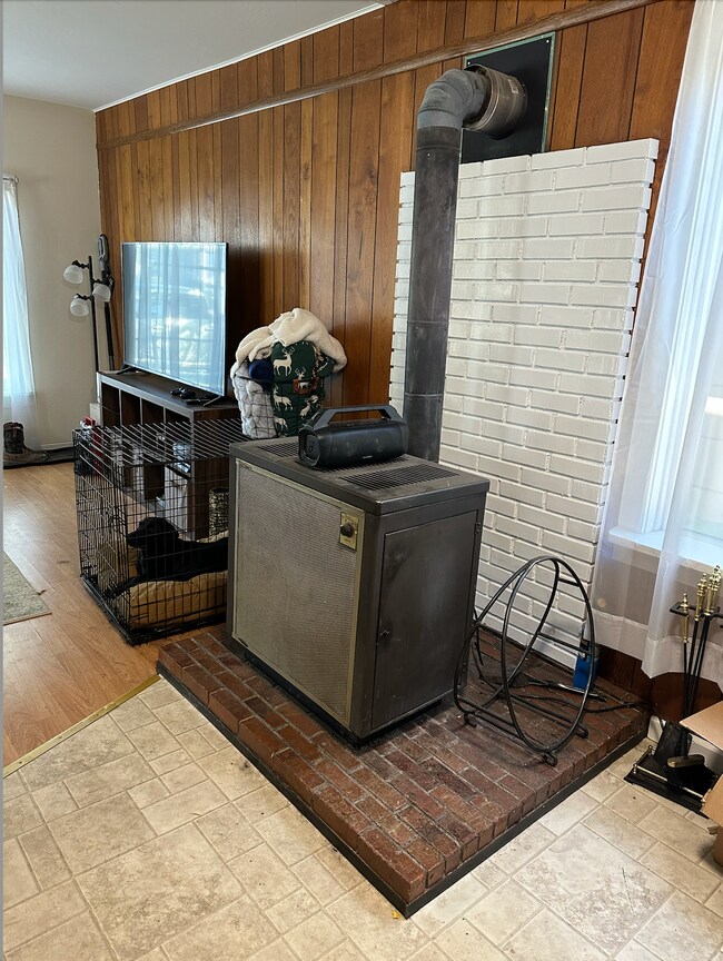 Building Photo - 214 S G St