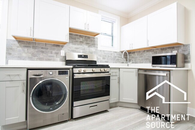 Building Photo - 3841 N Greenview Ave