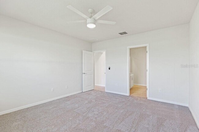 Building Photo - 910 Golden Shiner Ave