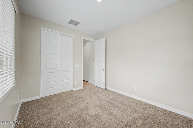 Building Photo - 327 W Tamarack Dr