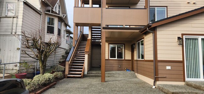 Building Photo - 3213150