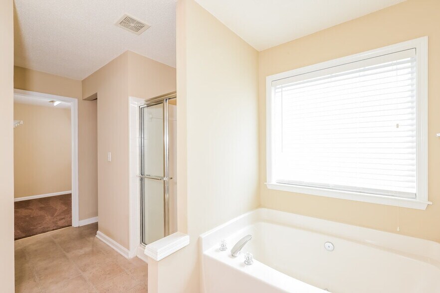 Building Photo - 4375 Ridgefair Dr