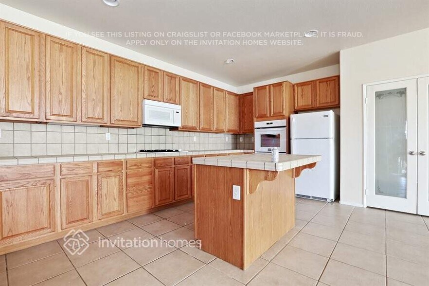 Building Photo - 2533 Carolyn Dr