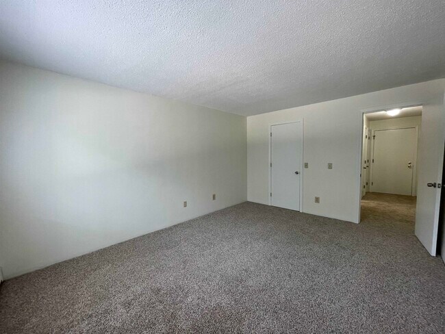 Building Photo - 379 Huse Rd