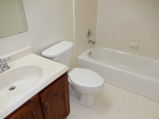 Building Photo - 2950 Bay Shore Dr