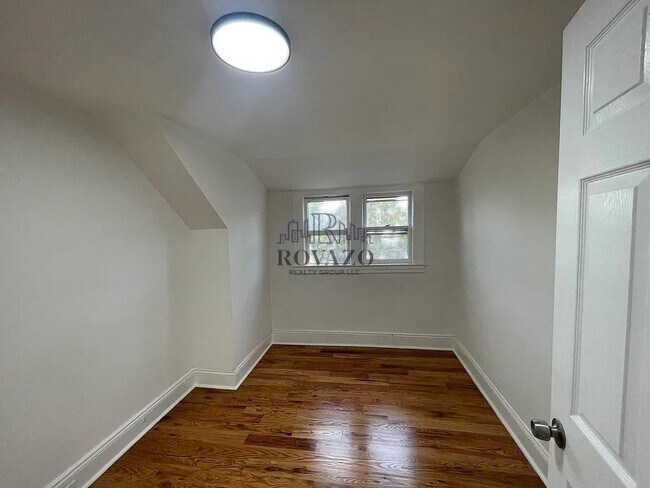 Building Photo - 1419 Hiawatha Ave