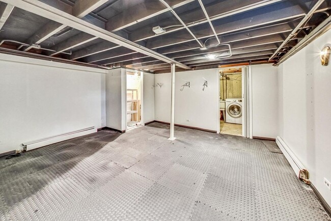 Building Photo - 129 E 55th St