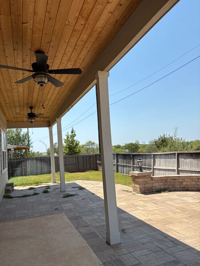 Building Photo - Charming 4 beds 2.5 baths in San Antonio!
