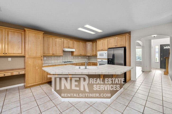 Building Photo - 6530 Aster Ct