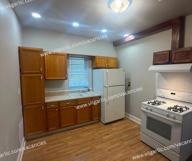 Building Photo - 5417 Wood Ave