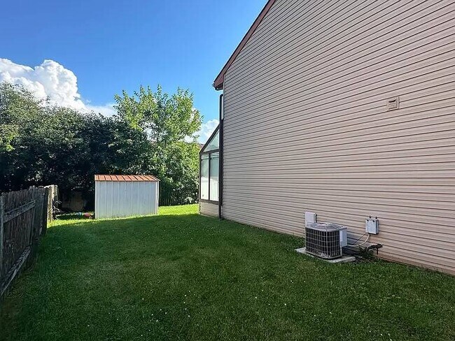 Building Photo - 1741 Bell Dr