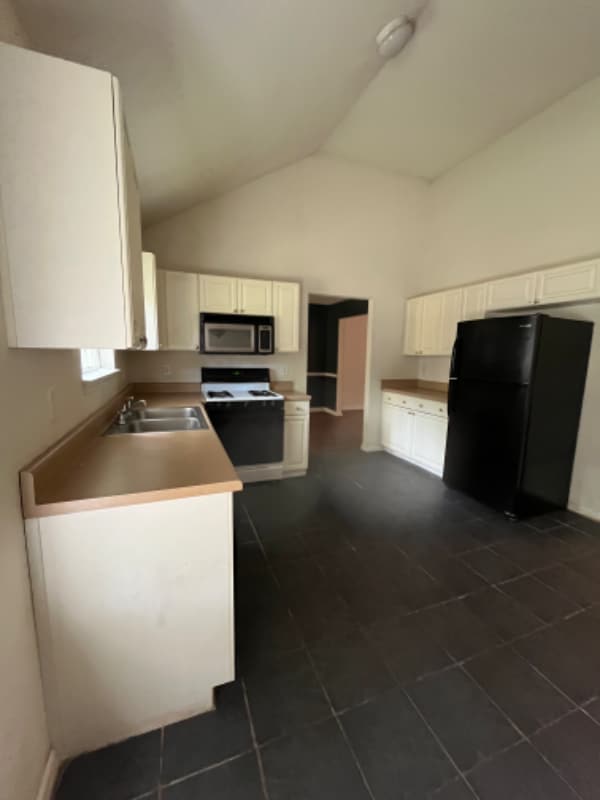 Building Photo - 5420 Sapphire Cir