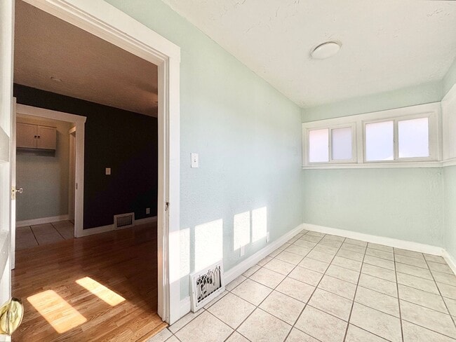 Building Photo - Charming Home in Salt Lake City!