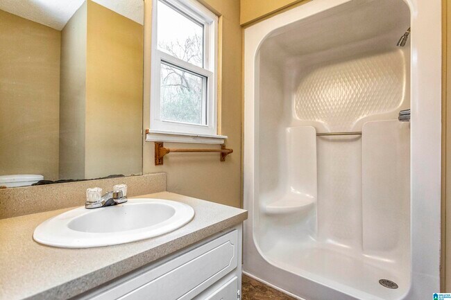 Building Photo - 5849 Janet Dr