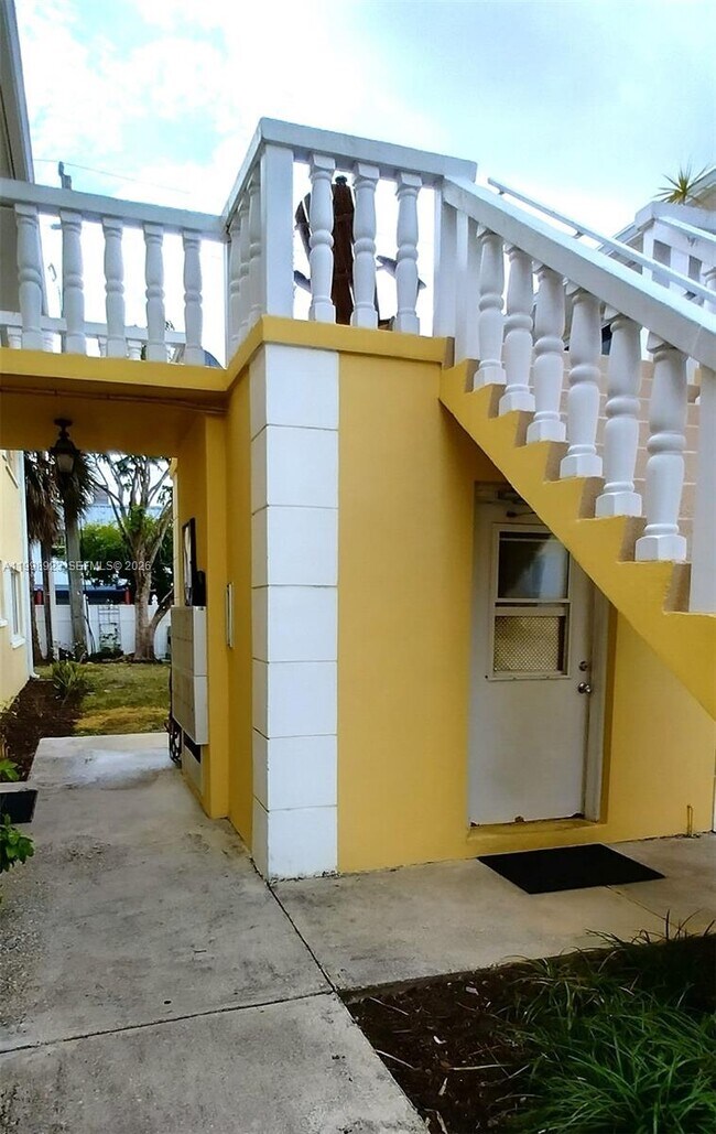 Building Photo - 2230 NE 56th Pl