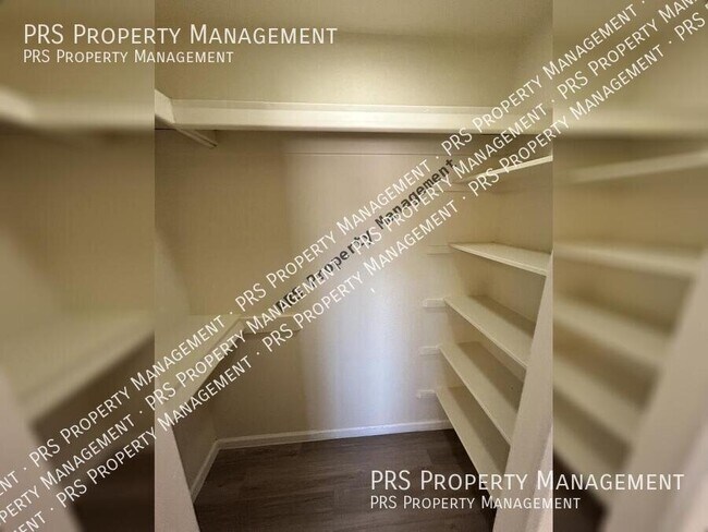 Building Photo - 711 N Oracle Cir
