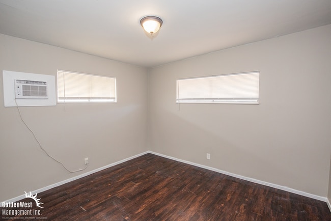 Building Photo - Charming & Spacious 3Bdm 2Ba Home with Private Yard in Las Vegas.