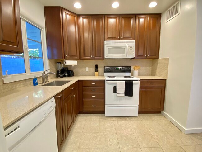 Building Photo - 710 W Palo Verde Dr