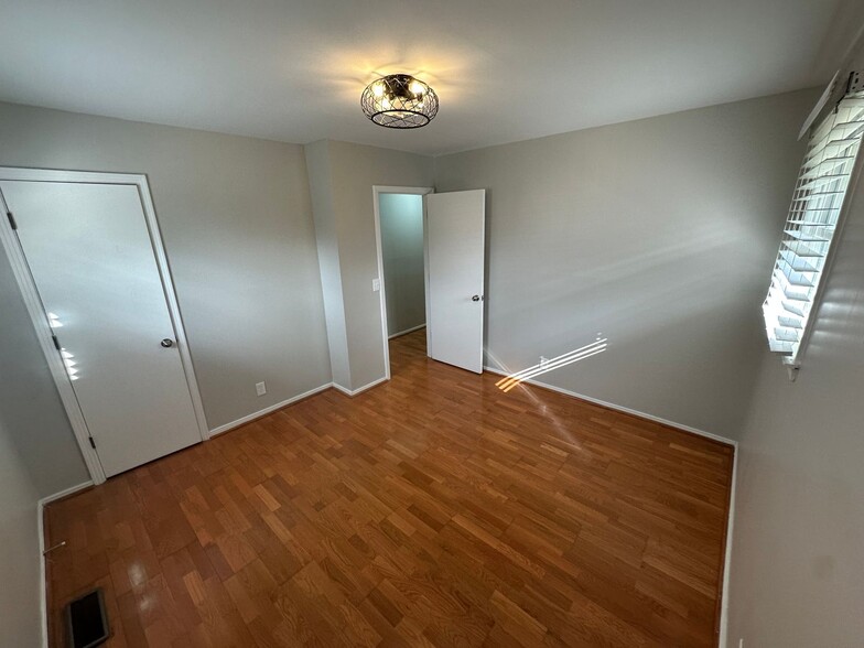 Building Photo - 416 Lealand Ln