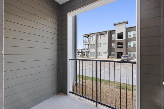 Building Photo - 12100 1/2 Ferrystone Glen Drive-SI ID1240278P