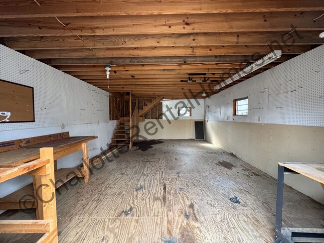 Building Photo - 2116 Tarlton Dr