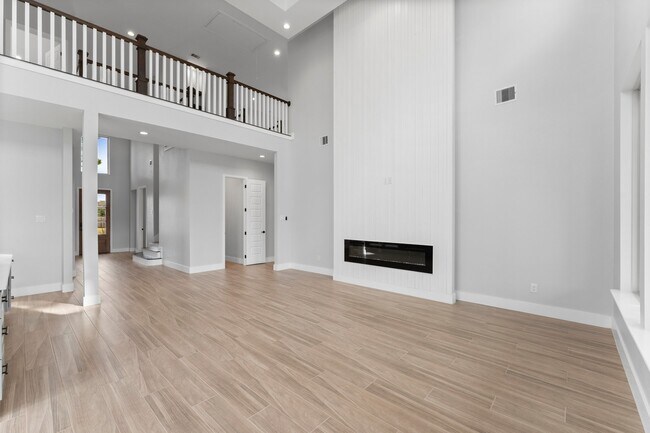 Building Photo - 7007 Longmire Cir