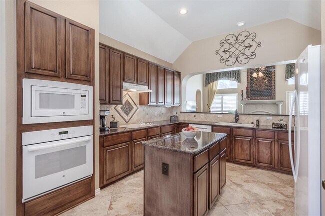 Building Photo - 8803 Falcon View Dr