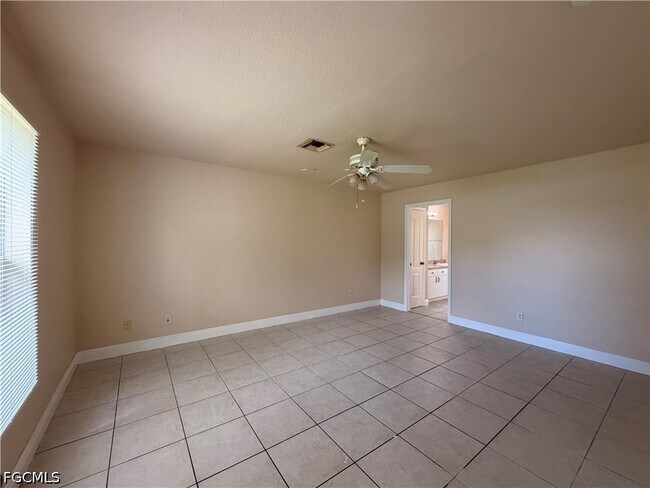 Building Photo - 316 NW 18th Ave