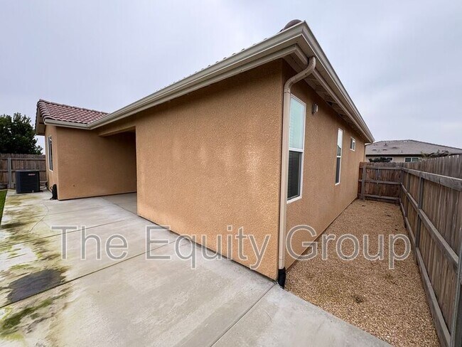 Building Photo - 4526 W Flagstaff Ave